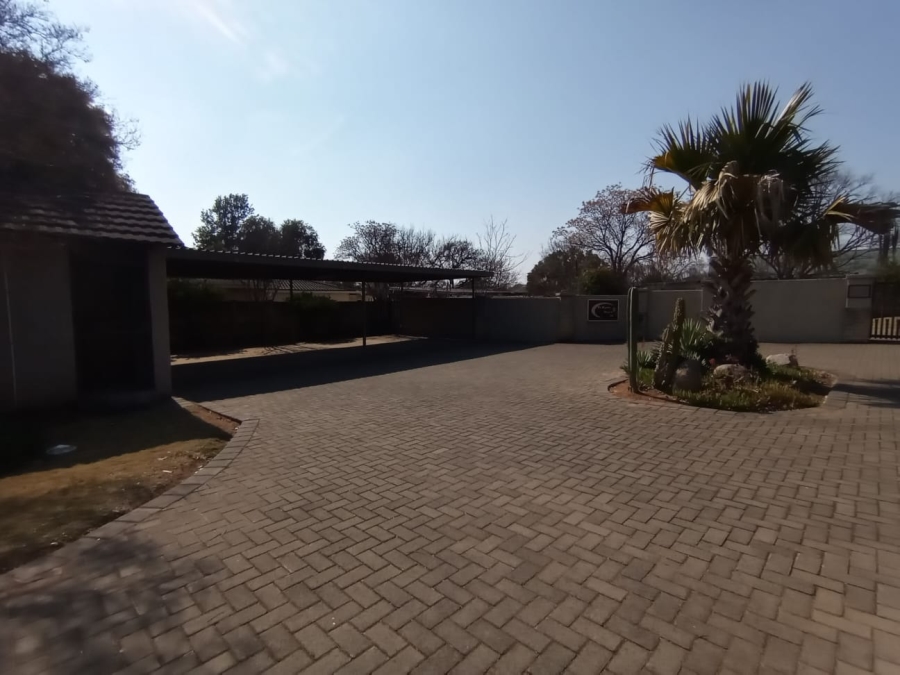 6 Bedroom Property for Sale in Vredefort Free State